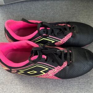 Lotto Kids' Black and Pink Athletic Cleats for soccer